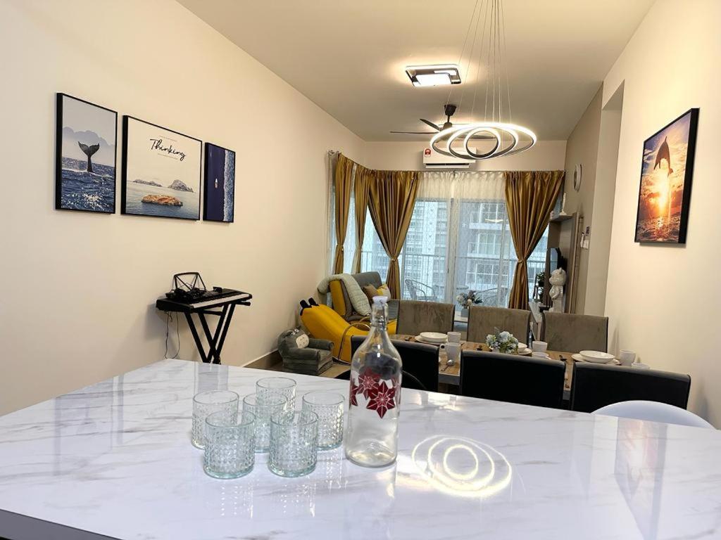 Corner KL Pool View RC Residence with High Internet Speed 500Mbps