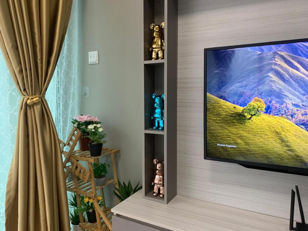 Corner KL Pool View RC Residence with High Internet Speed 500Mbps