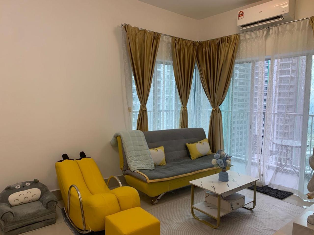 Corner KL Pool View RC Residence with High Internet Speed 500Mbps