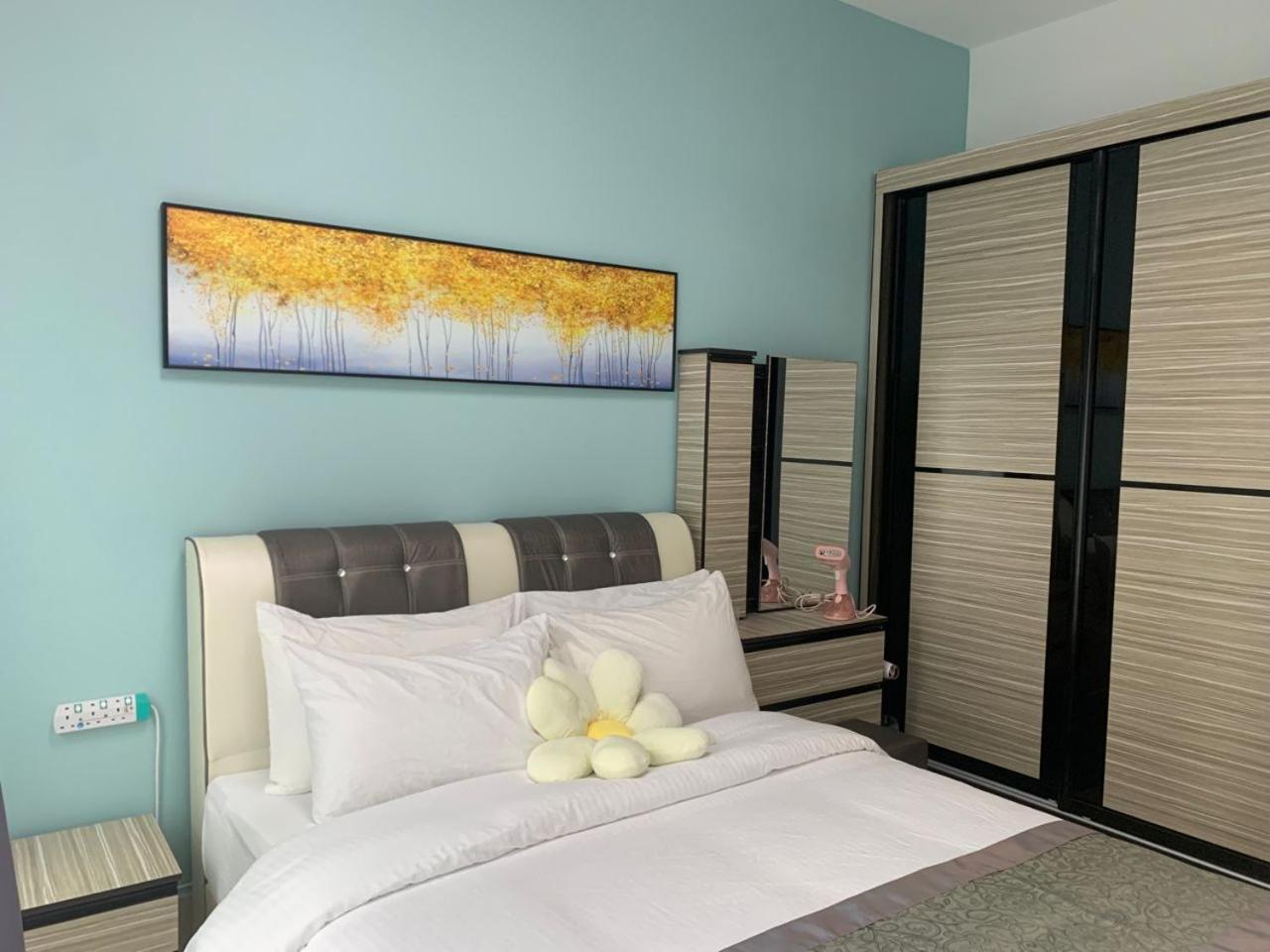 Corner KL Pool View RC Residence with High Internet Speed 500Mbps