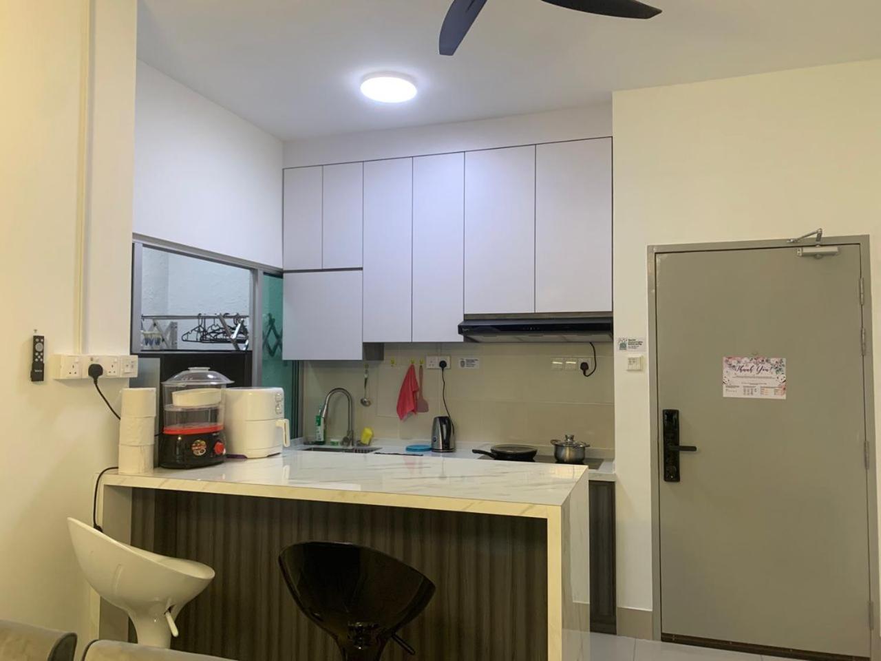 Corner KL Pool View RC Residence with High Internet Speed 500Mbps