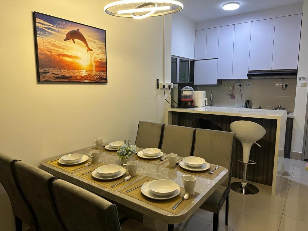 Corner KL Pool View RC Residence with High Internet Speed 500Mbps
