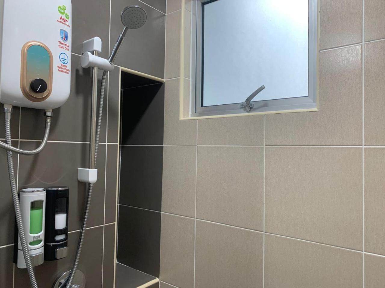 Corner KL Pool View RC Residence with High Internet Speed 500Mbps