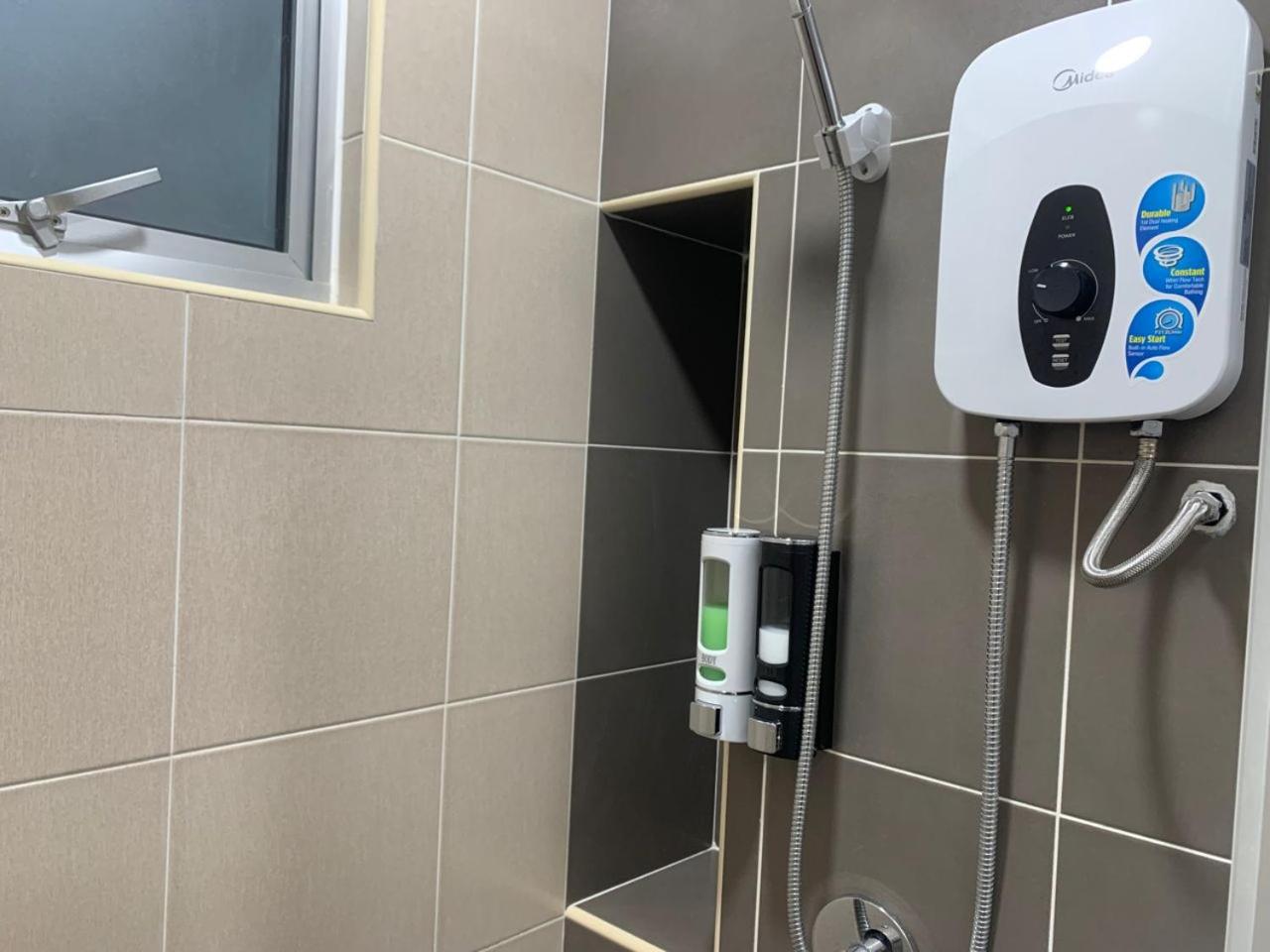 Corner KL Pool View RC Residence with High Internet Speed 500Mbps