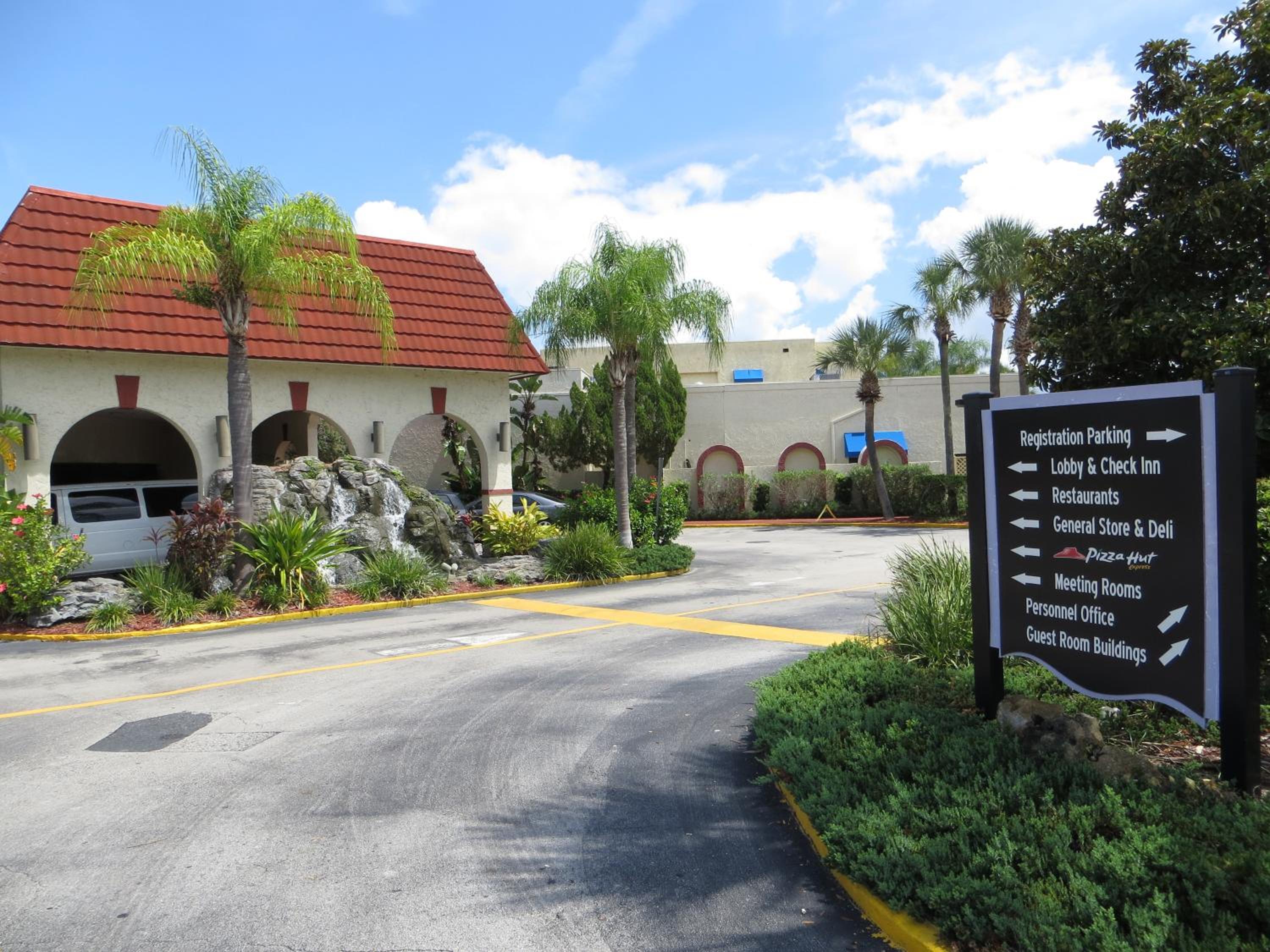 Maingate Lakeside Resort