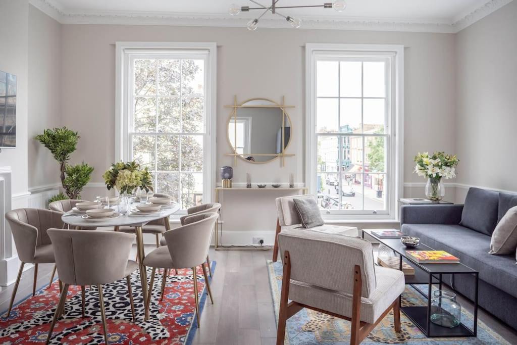 Spectacular flat located in prime Notting Hill
