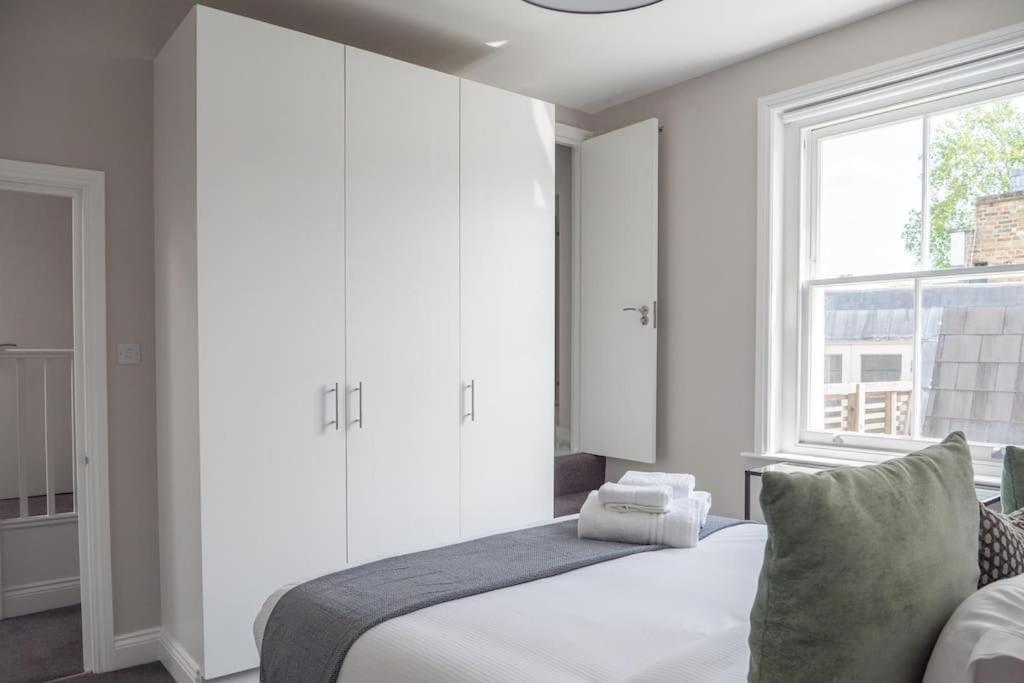 Spectacular flat located in prime Notting Hill