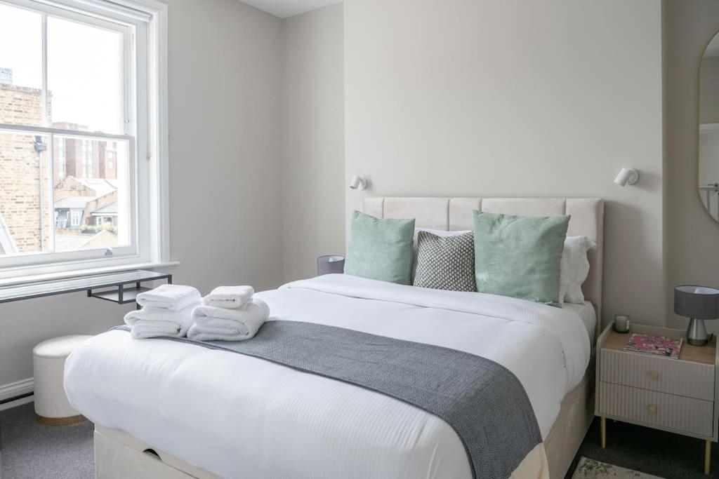 Spectacular flat located in prime Notting Hill