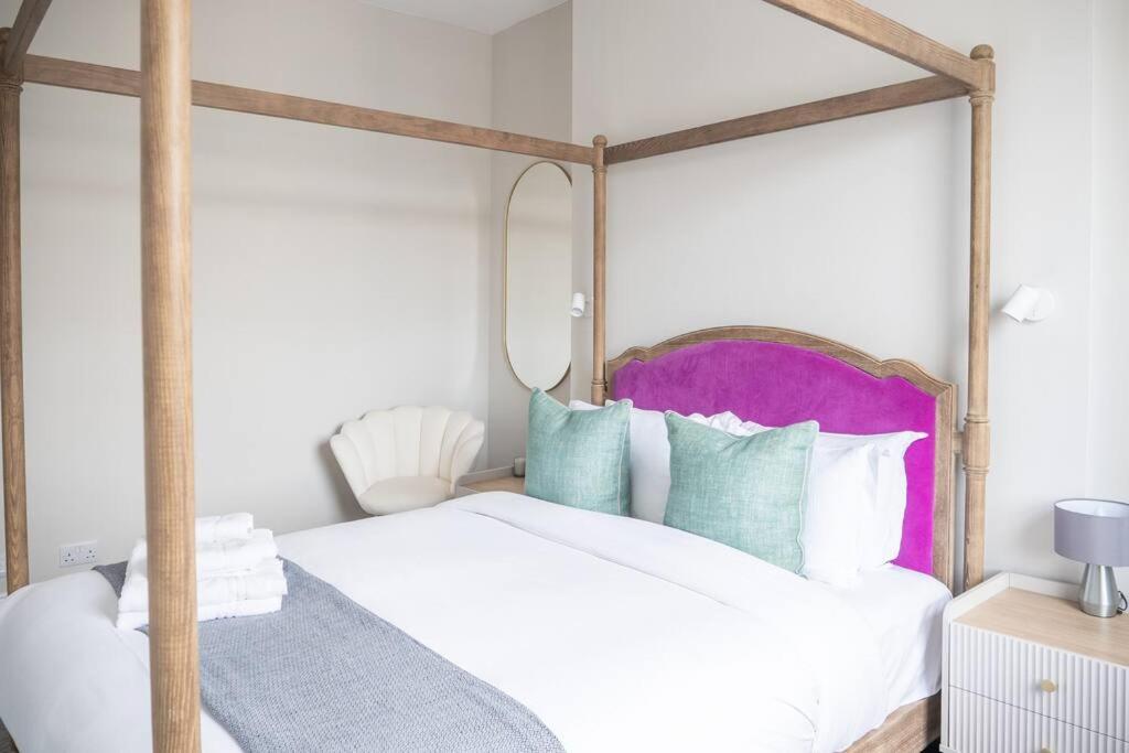 Spectacular flat located in prime Notting Hill
