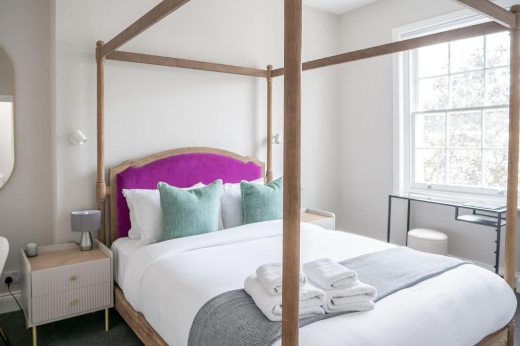 Spectacular flat located in prime Notting Hill