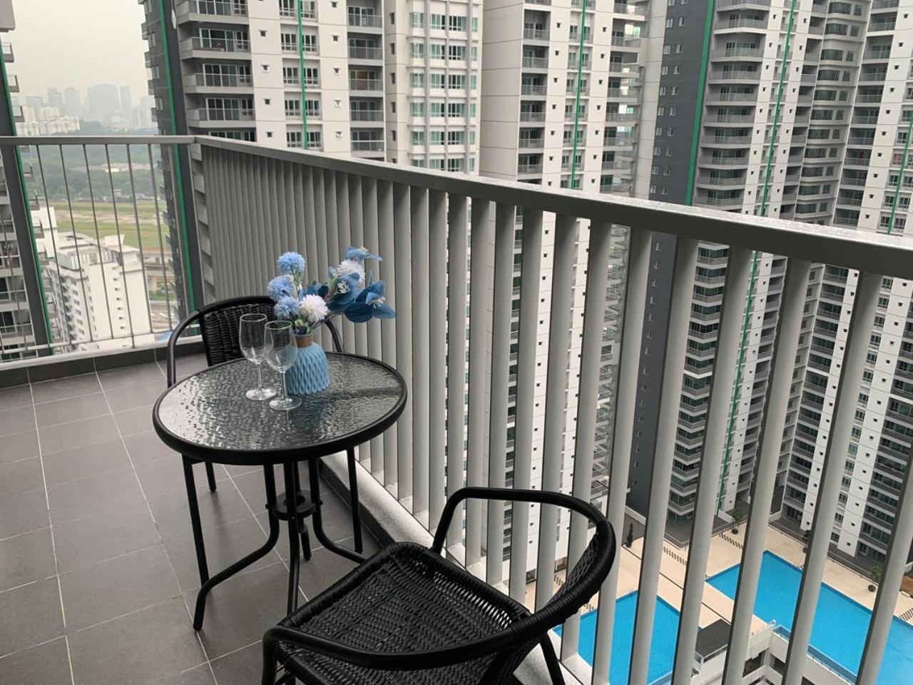 Corner KL Pool View RC Residence with High Internet Speed 500Mbps
