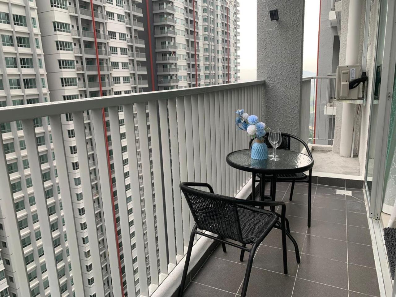 Corner KL Pool View RC Residence with High Internet Speed 500Mbps
