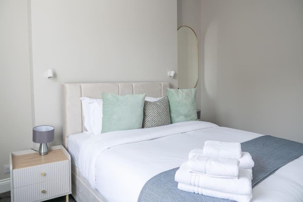 Spectacular flat located in prime Notting Hill