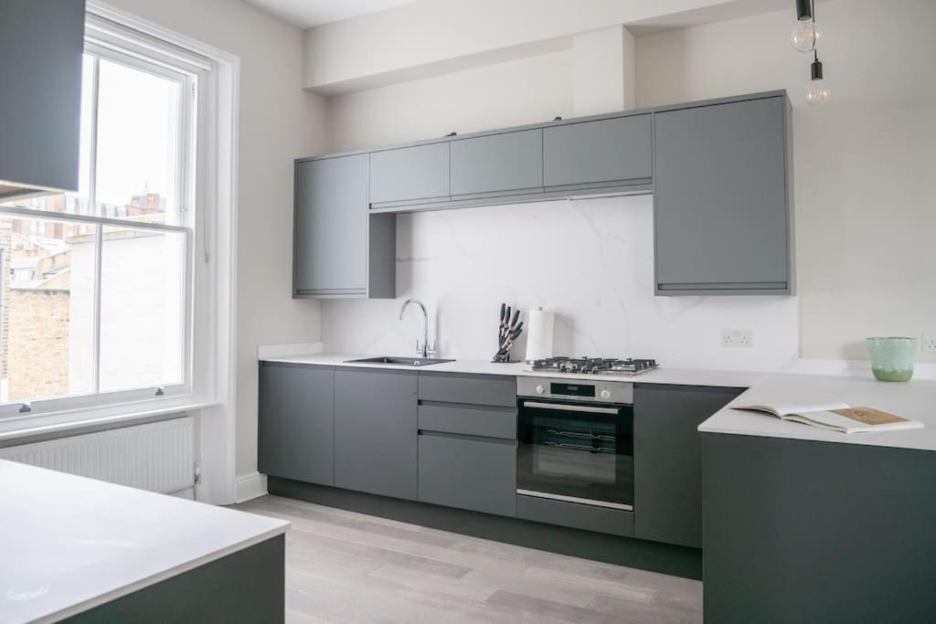 Spectacular flat located in prime Notting Hill