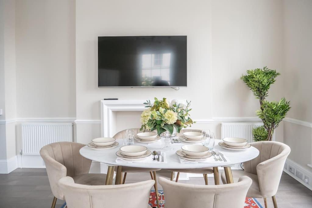 Spectacular flat located in prime Notting Hill