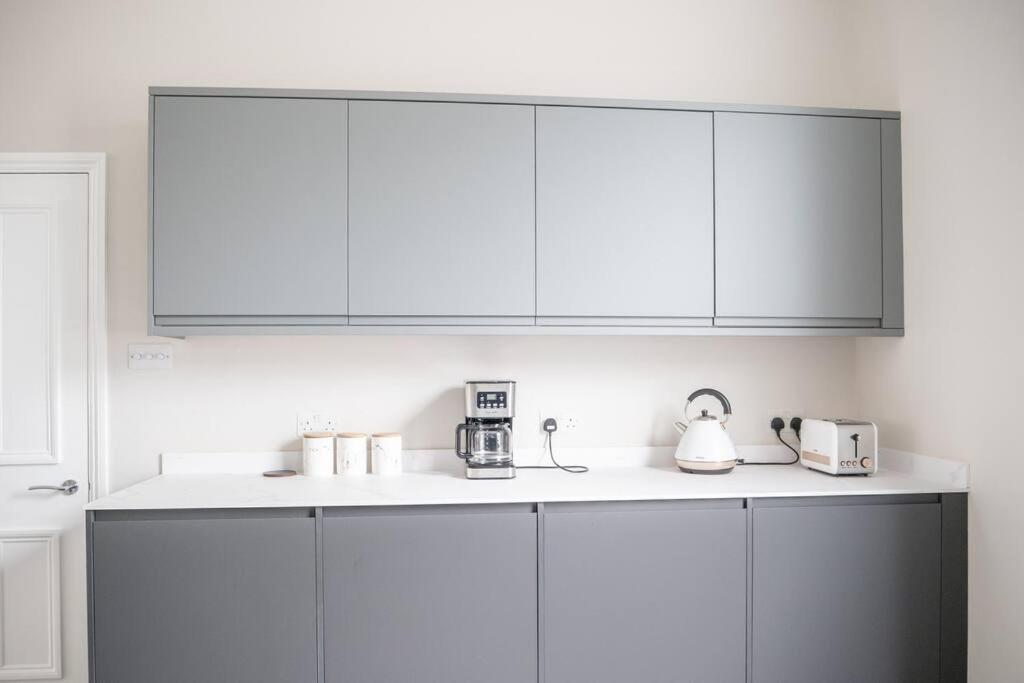 Spectacular flat located in prime Notting Hill