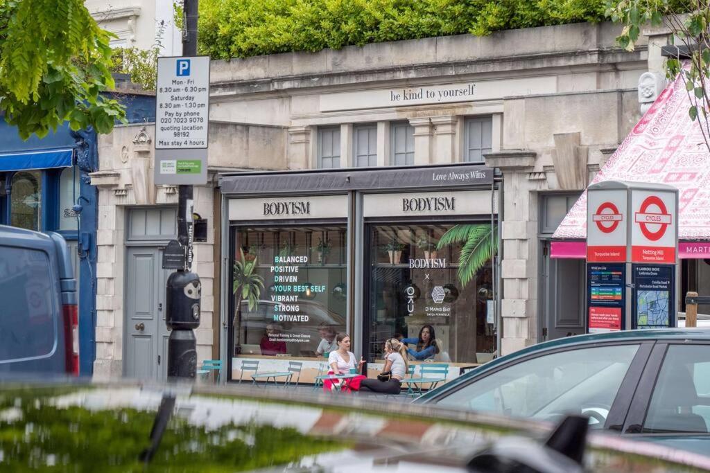 Spectacular flat located in prime Notting Hill