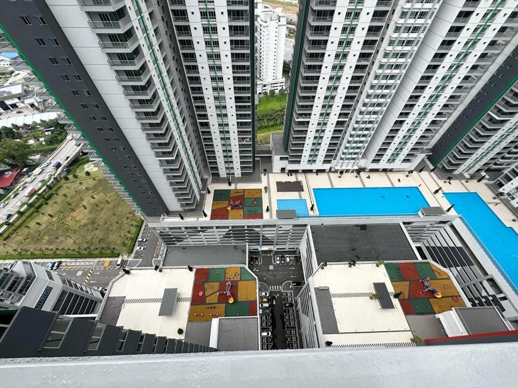 Corner KL Pool View RC Residence with High Internet Speed 500Mbps