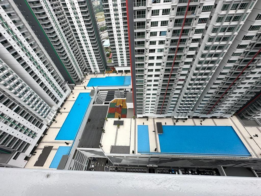 Corner KL Pool View RC Residence with High Internet Speed 500Mbps