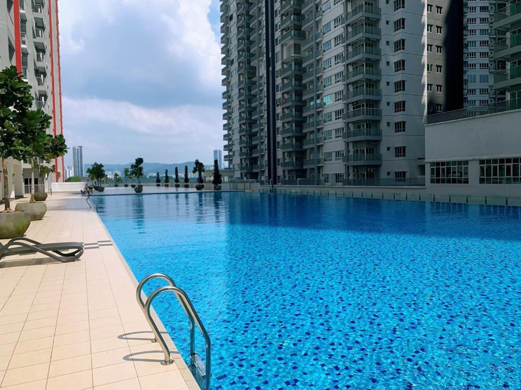 Corner KL Pool View RC Residence with High Internet Speed 500Mbps