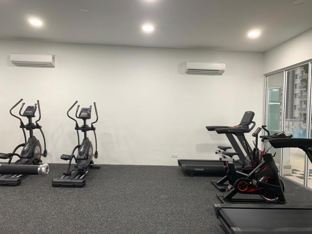 Corner KL Pool View RC Residence with High Internet Speed 500Mbps