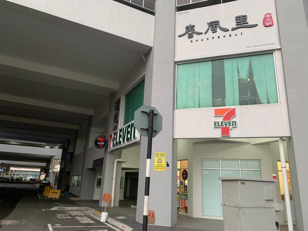 Corner KL Pool View RC Residence with High Internet Speed 500Mbps