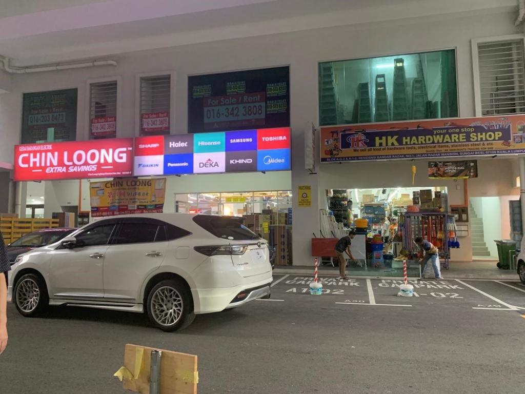 Corner KL Pool View RC Residence with High Internet Speed 500Mbps