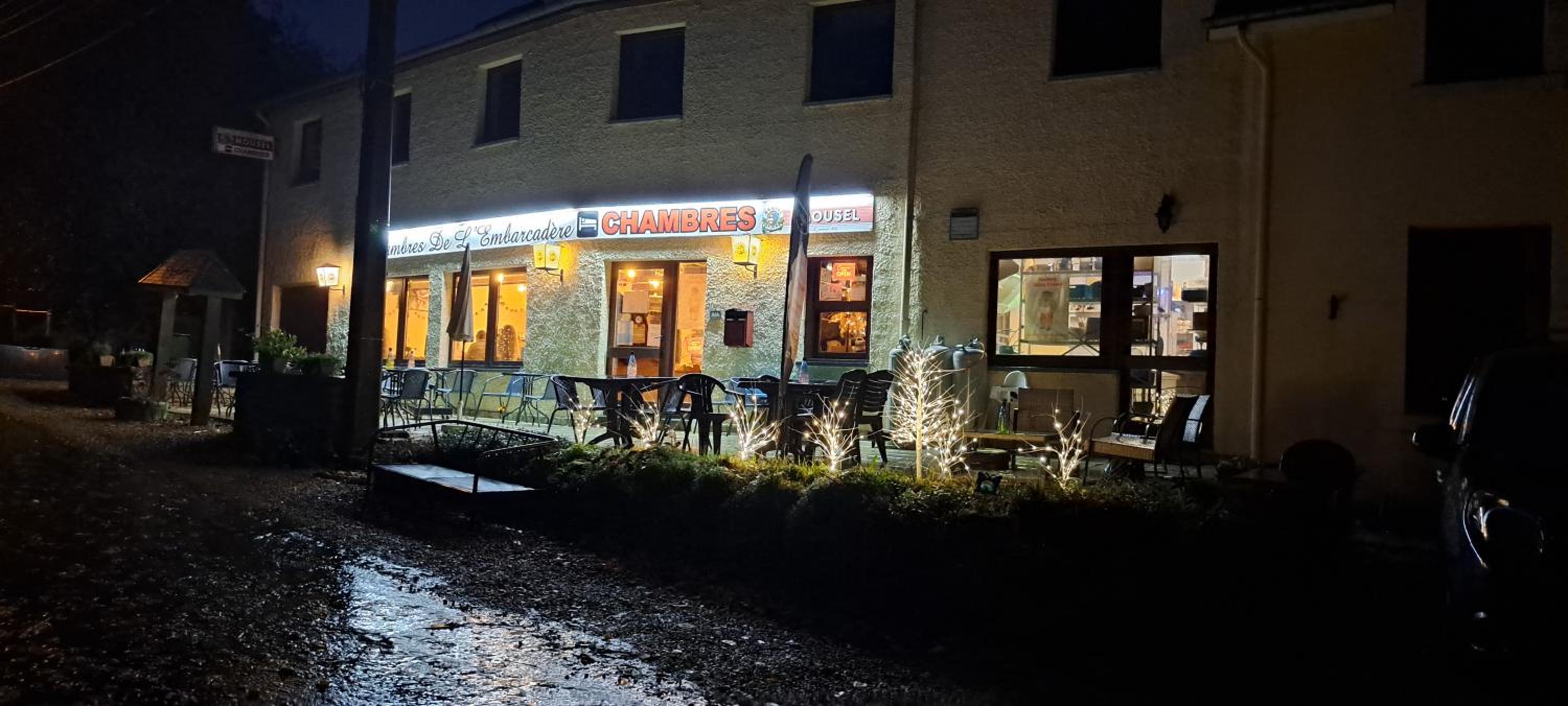 Auberge Chez Dikke Vriend, Chambres et taverne