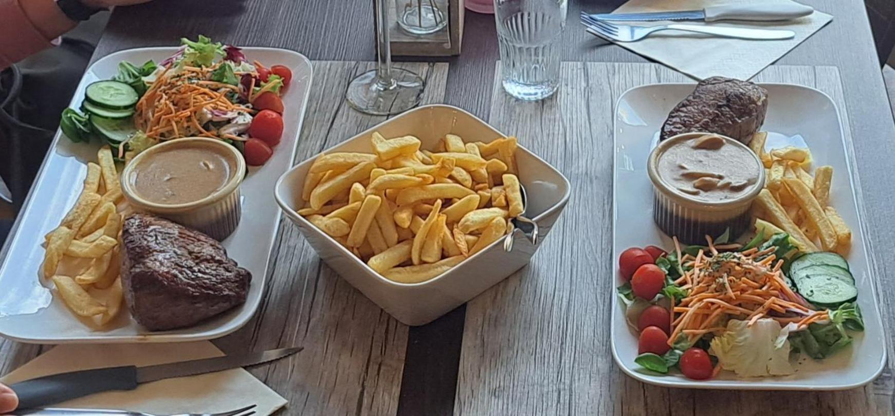 Auberge Chez Dikke Vriend, Chambres et taverne