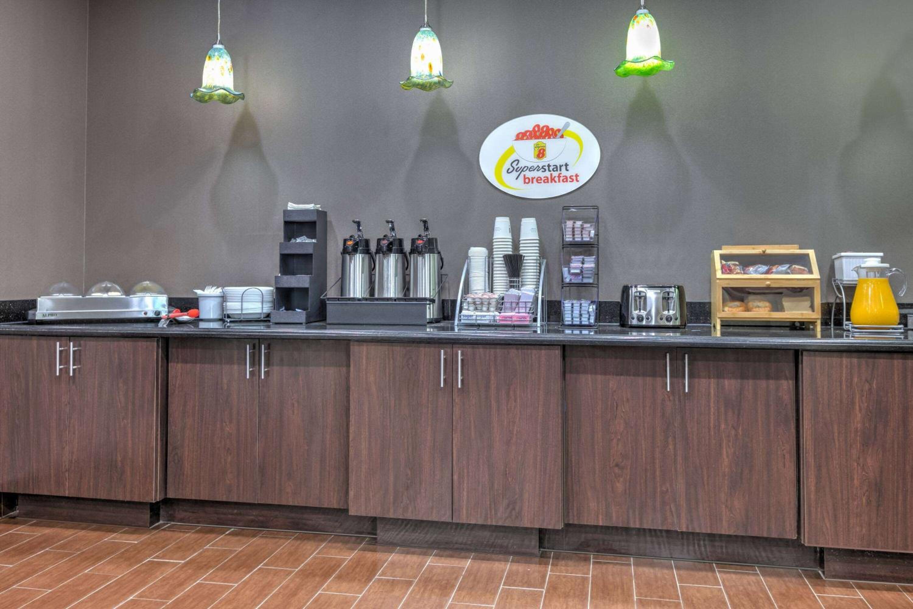 Super 8 by Wyndham Karnes City