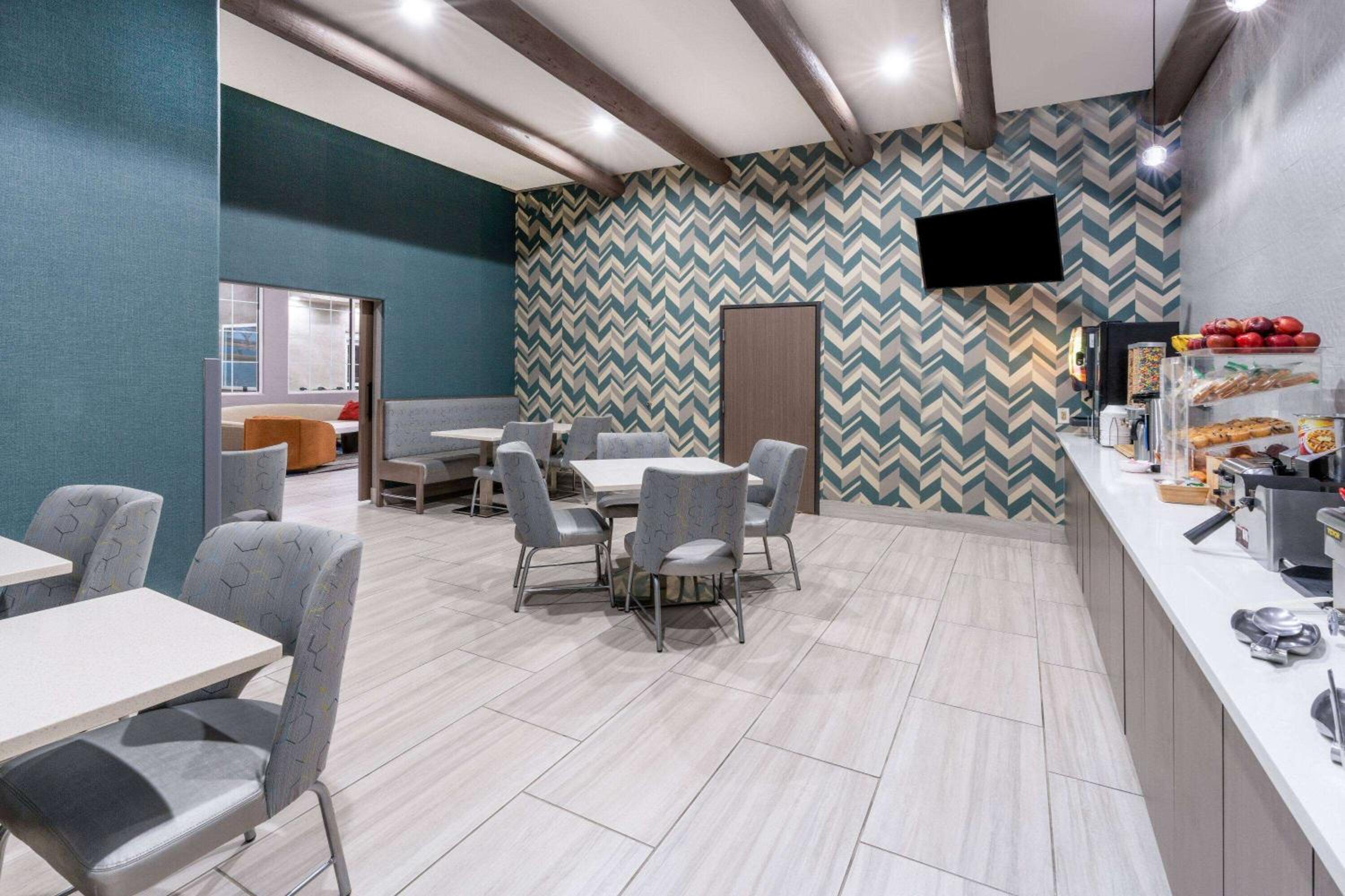 Santa Rosa Vacations - La Quinta by Wyndham Santa Rosa - Property Image 8