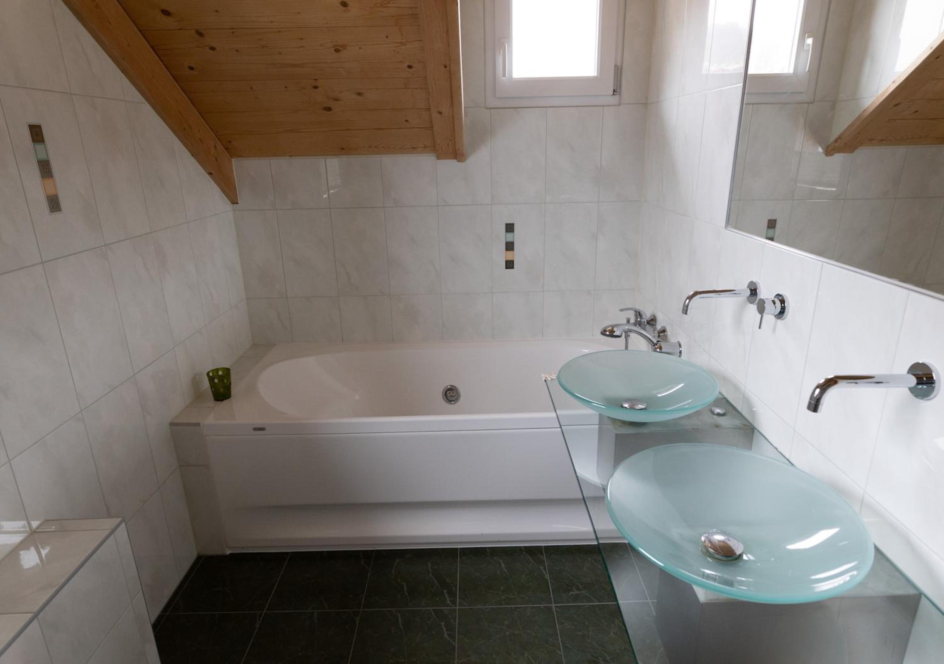 1A Chalet '4 Jahreszeiten' Ski fahren und Jacuzzi mit Aussicht!