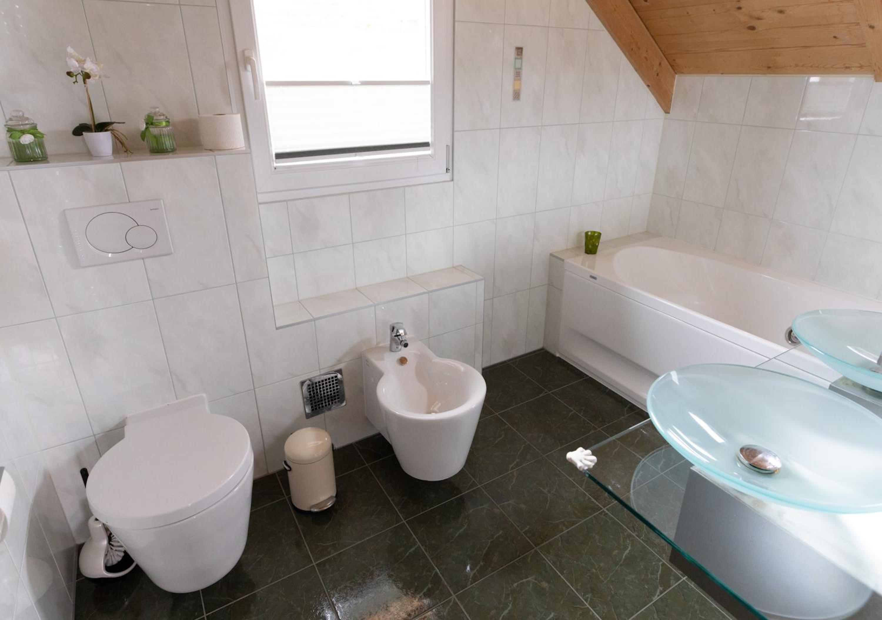 1A Chalet '4 Jahreszeiten' Ski fahren und Jacuzzi mit Aussicht!