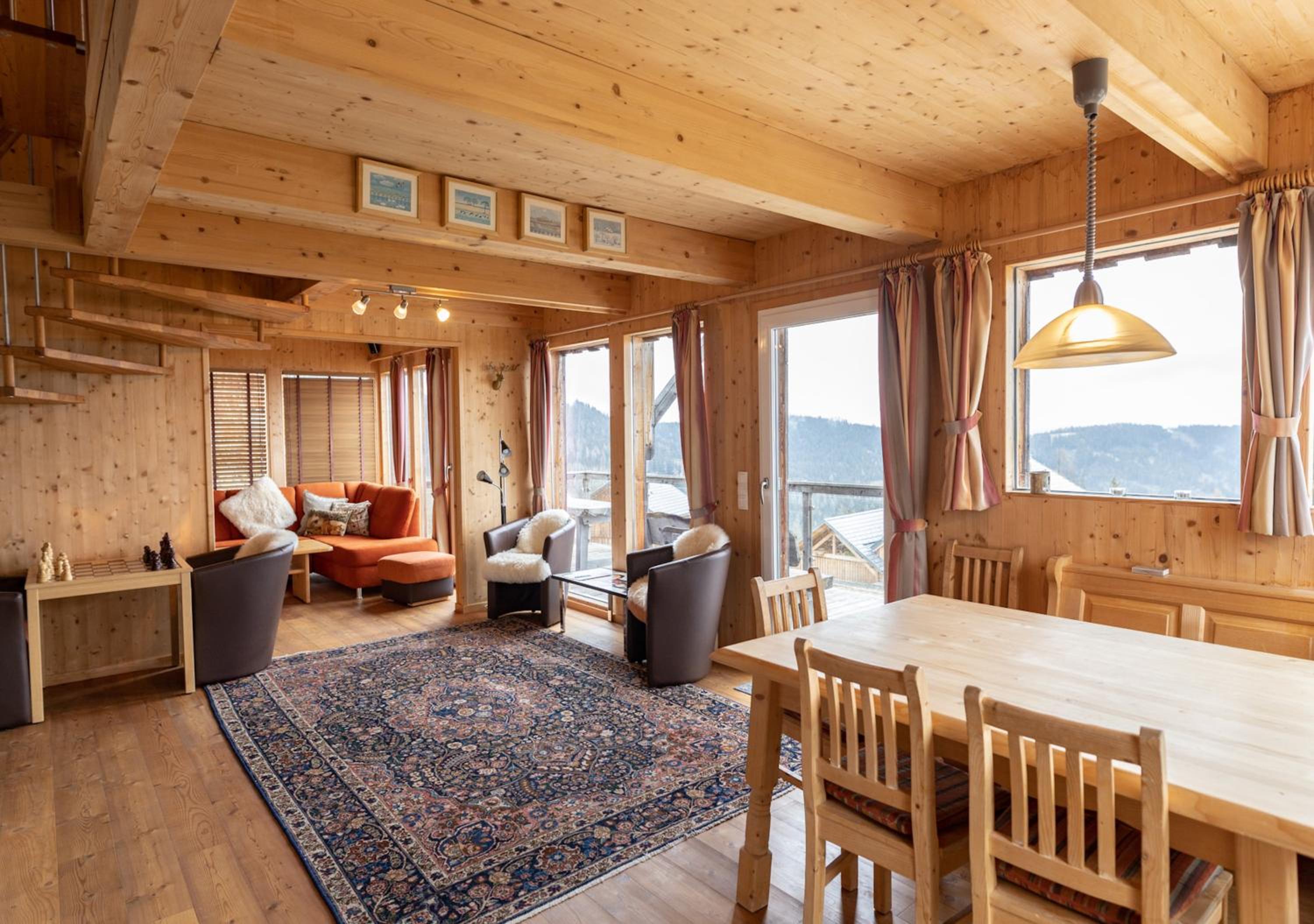 1A Chalet '4 Jahreszeiten' Ski fahren und Jacuzzi mit Aussicht!