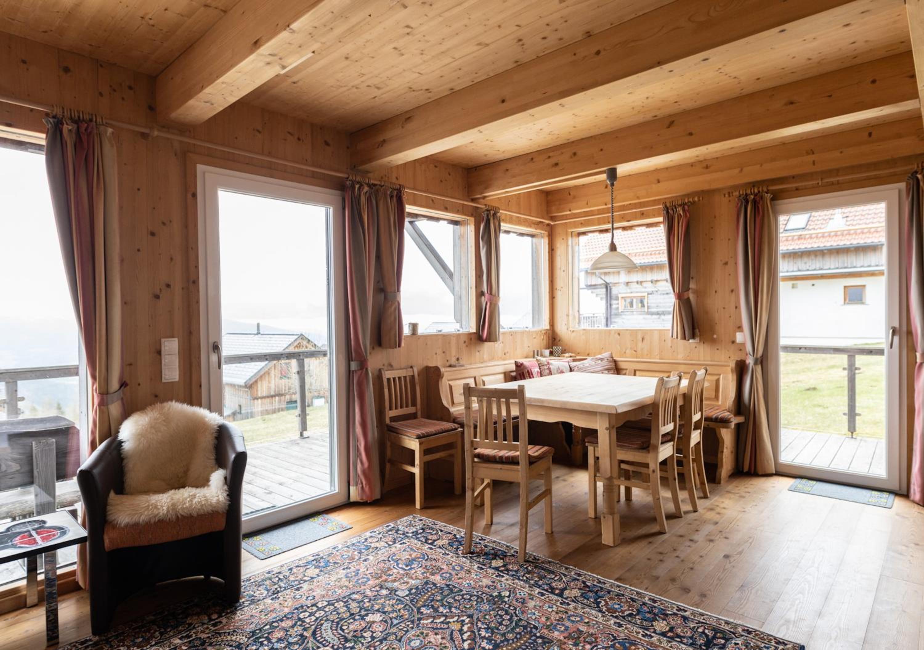 1A Chalet '4 Jahreszeiten' Ski fahren und Jacuzzi mit Aussicht!