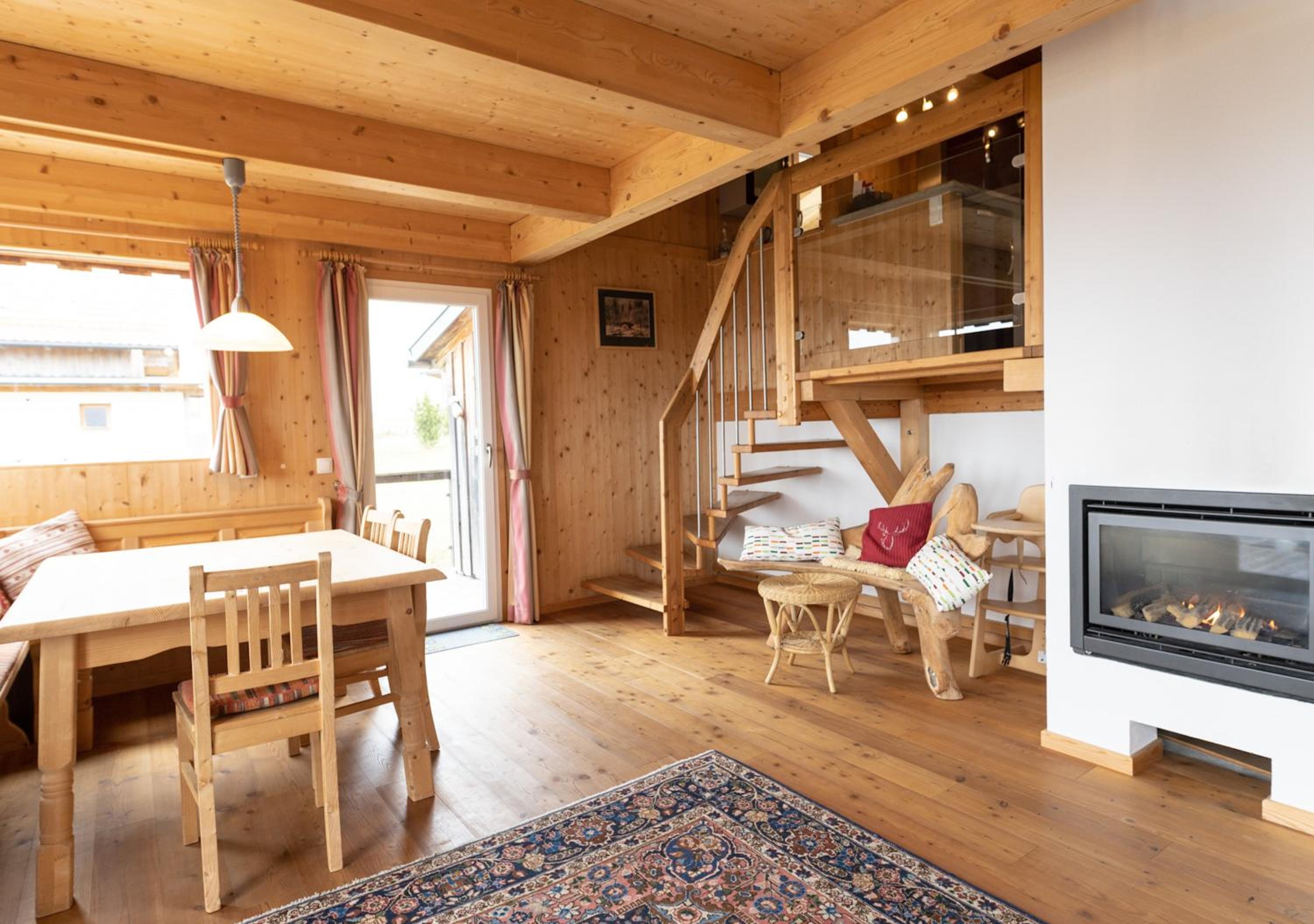 1A Chalet '4 Jahreszeiten' Ski fahren und Jacuzzi mit Aussicht!