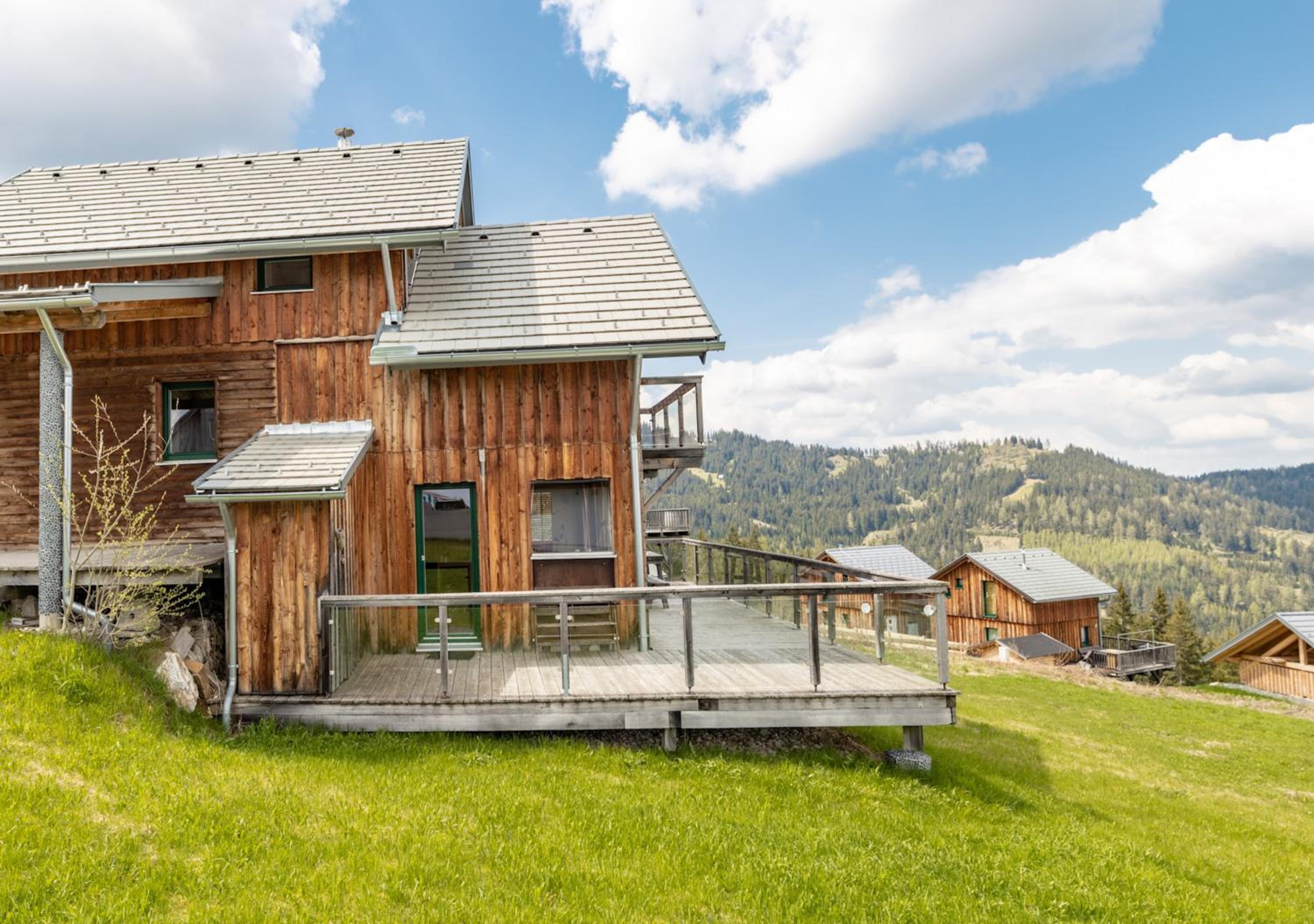 1A Chalet '4 Jahreszeiten' Ski fahren und Jacuzzi mit Aussicht!