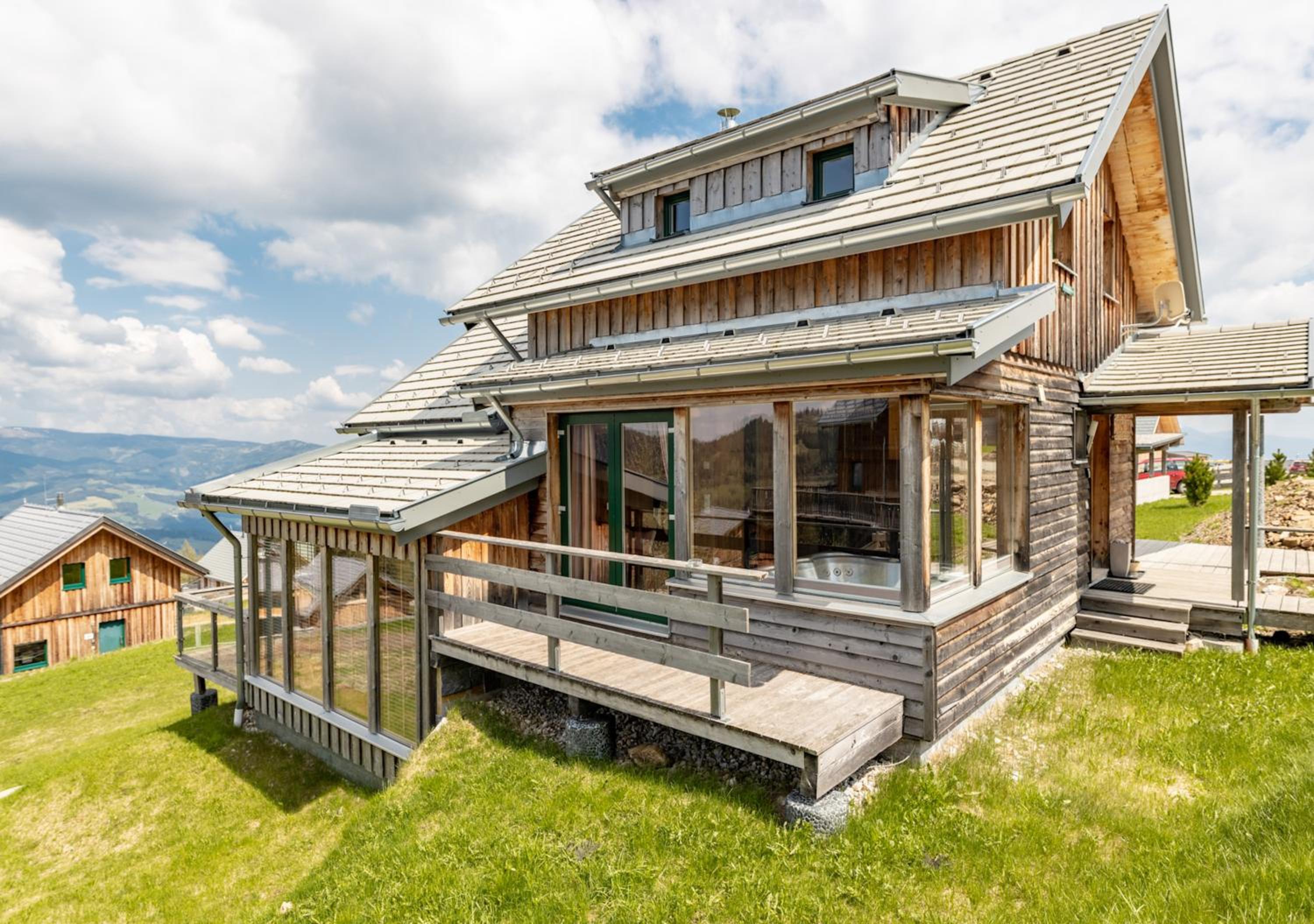 1A Chalet '4 Jahreszeiten' Ski fahren und Jacuzzi mit Aussicht!