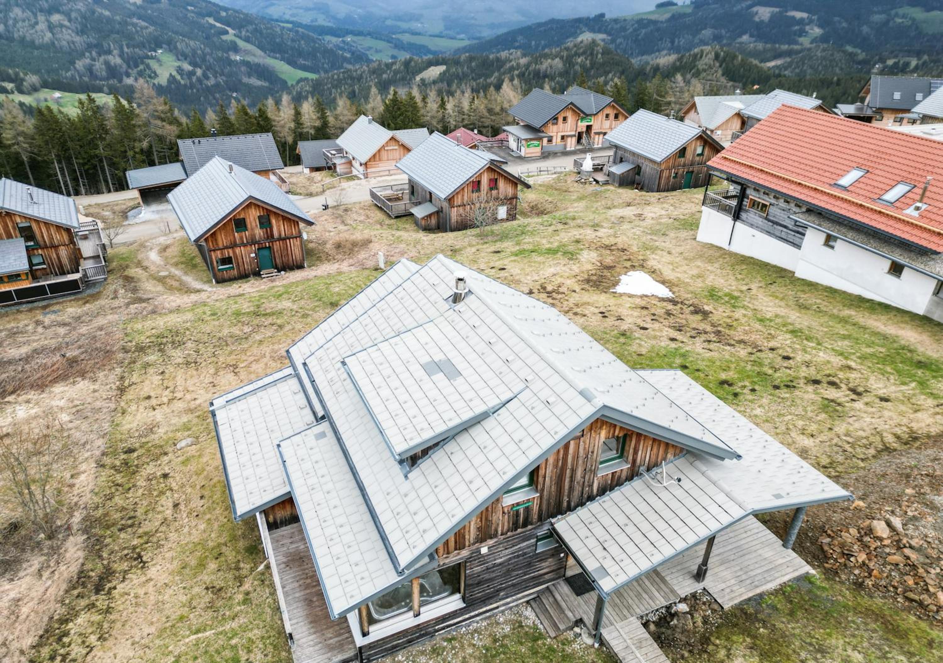1A Chalet '4 Jahreszeiten' Ski fahren und Jacuzzi mit Aussicht!