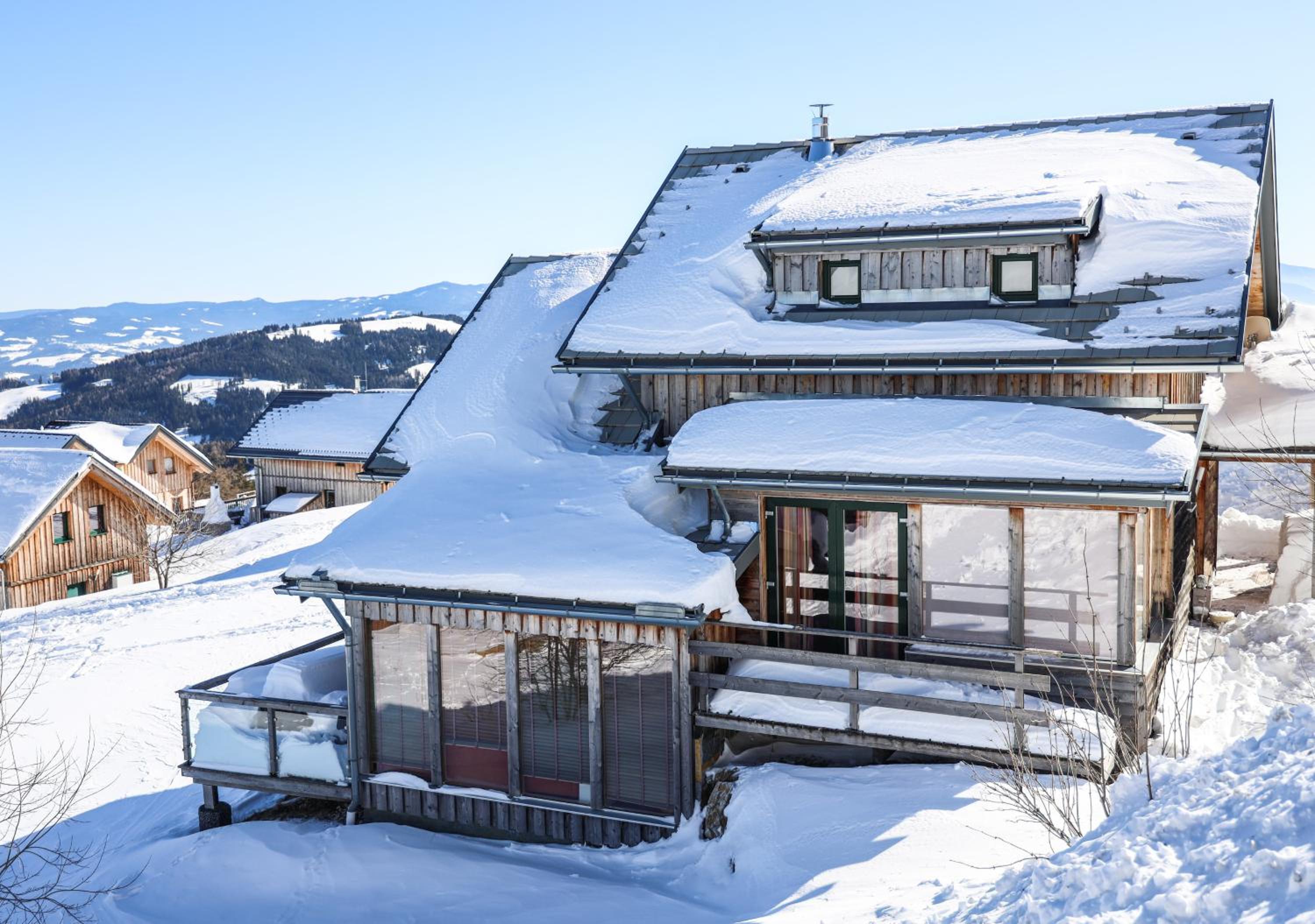 1A Chalet '4 Jahreszeiten' Ski fahren und Jacuzzi mit Aussicht!
