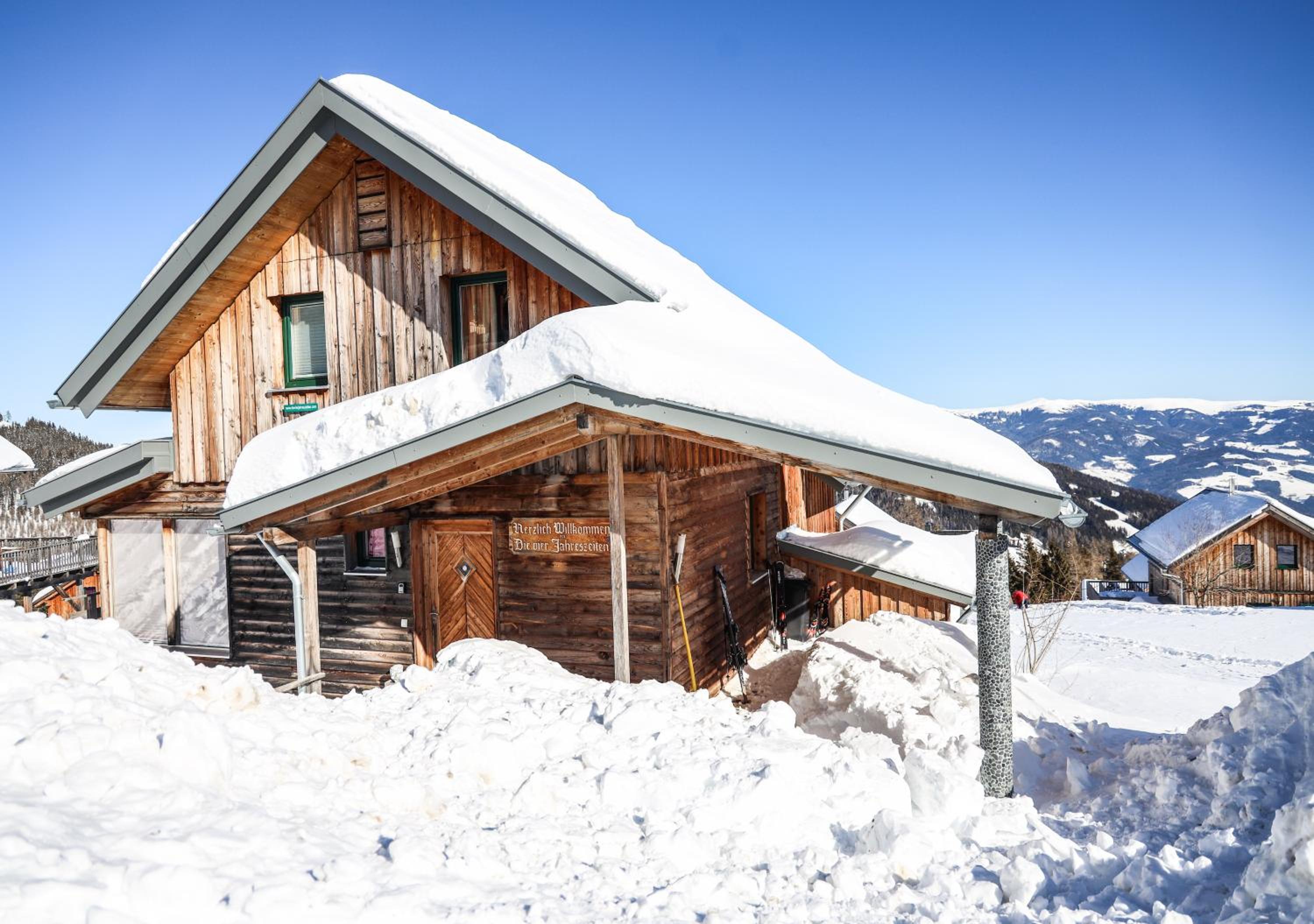 1A Chalet '4 Jahreszeiten' Ski fahren und Jacuzzi mit Aussicht!