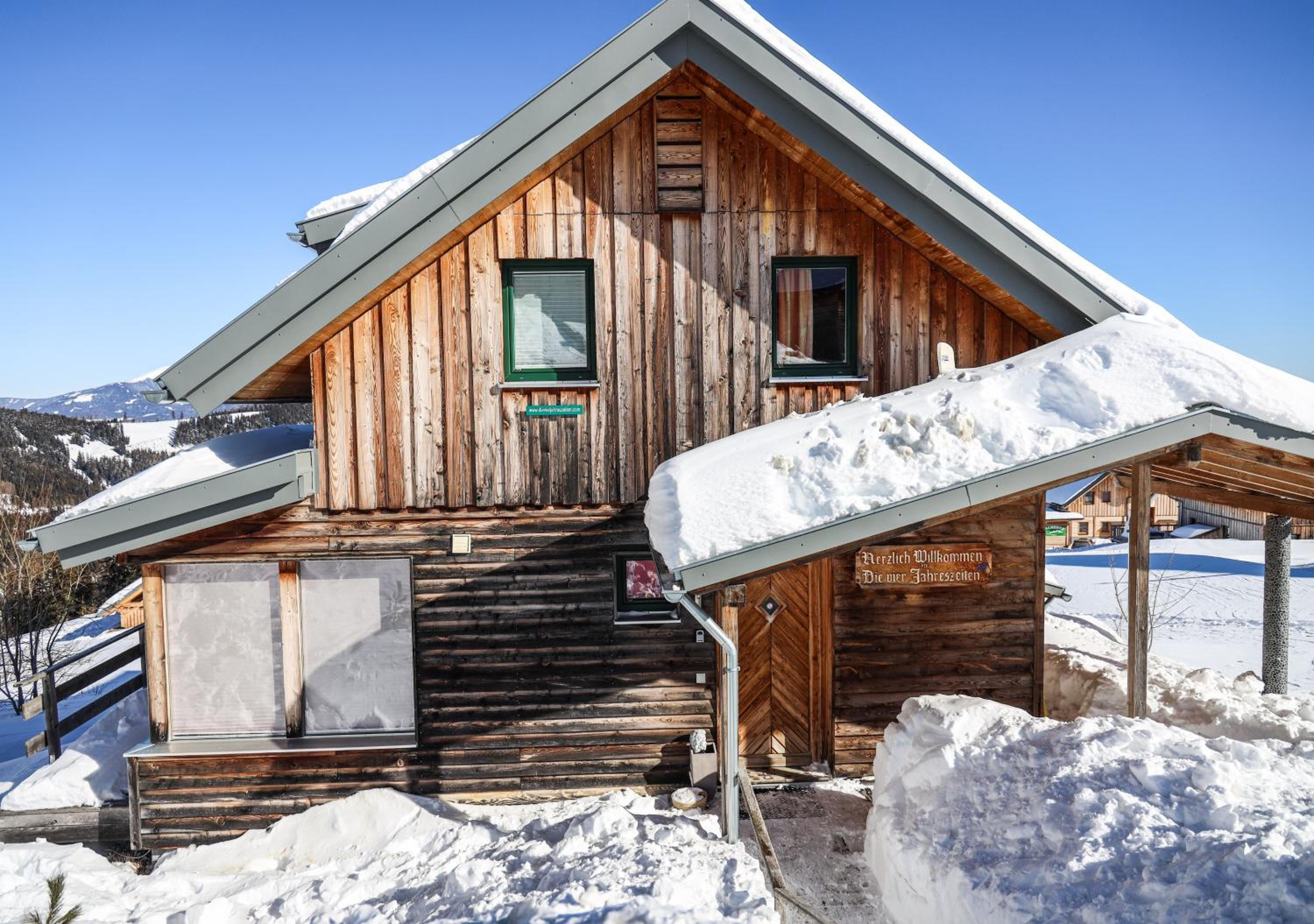 1A Chalet '4 Jahreszeiten' Ski fahren und Jacuzzi mit Aussicht!