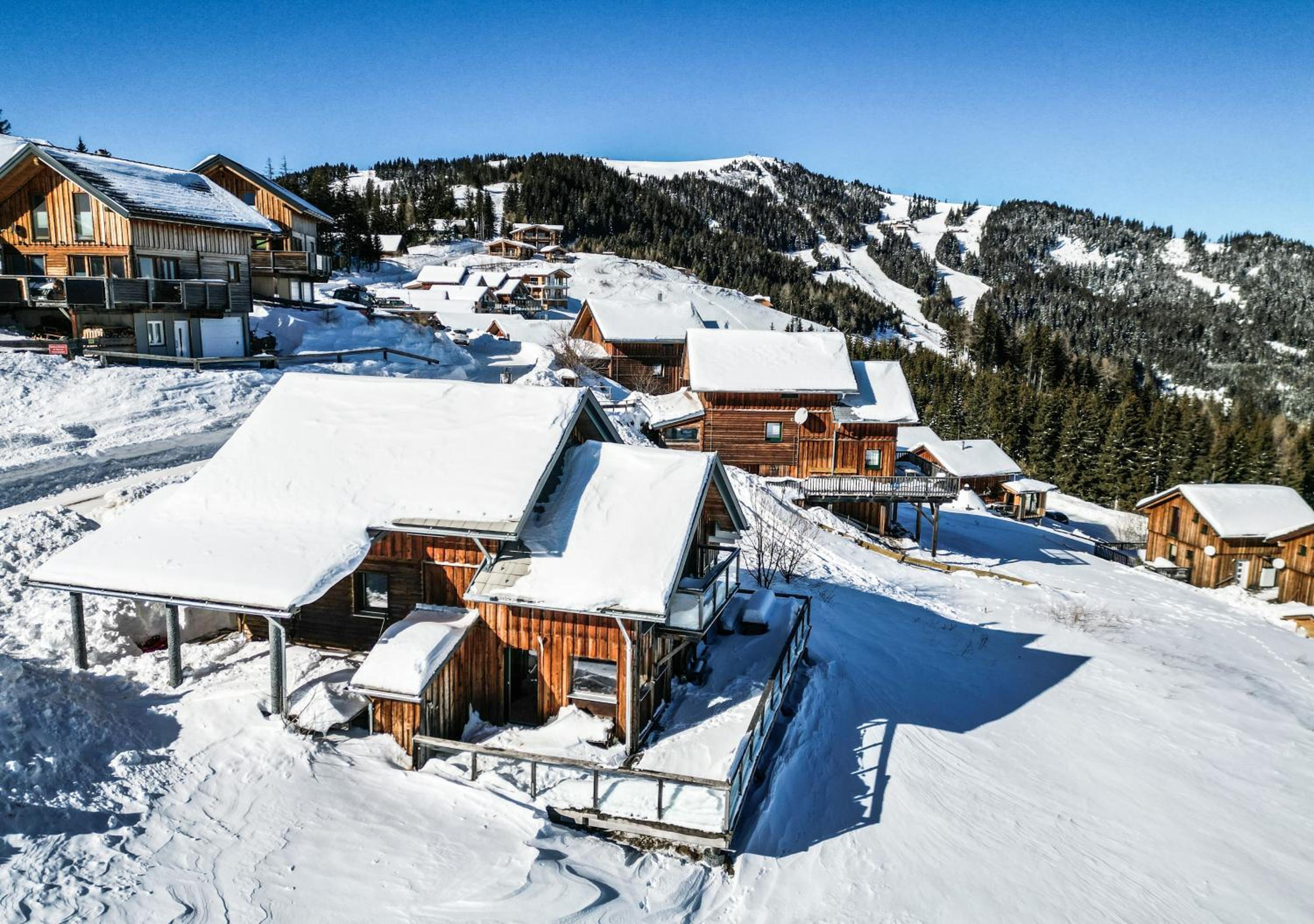 1A Chalet '4 Jahreszeiten' Ski fahren und Jacuzzi mit Aussicht!