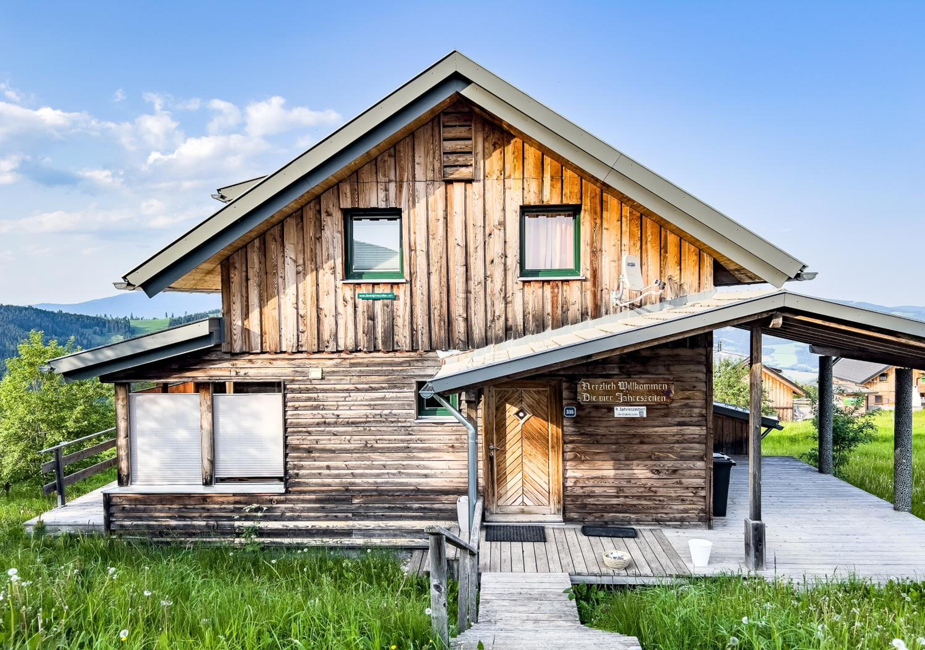 1A Chalet '4 Jahreszeiten' Ski fahren und Jacuzzi mit Aussicht!