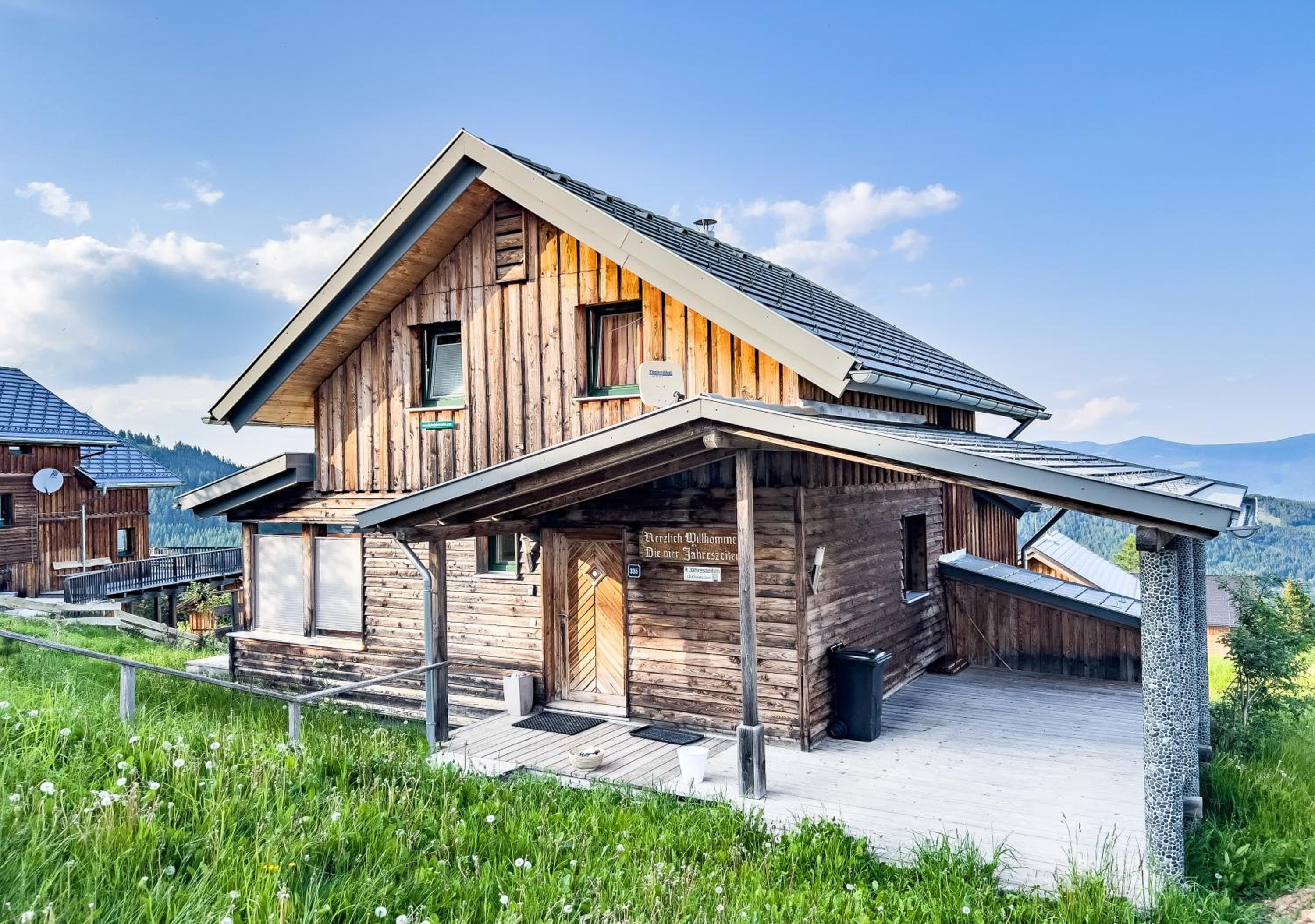 1A Chalet '4 Jahreszeiten' Ski fahren und Jacuzzi mit Aussicht!
