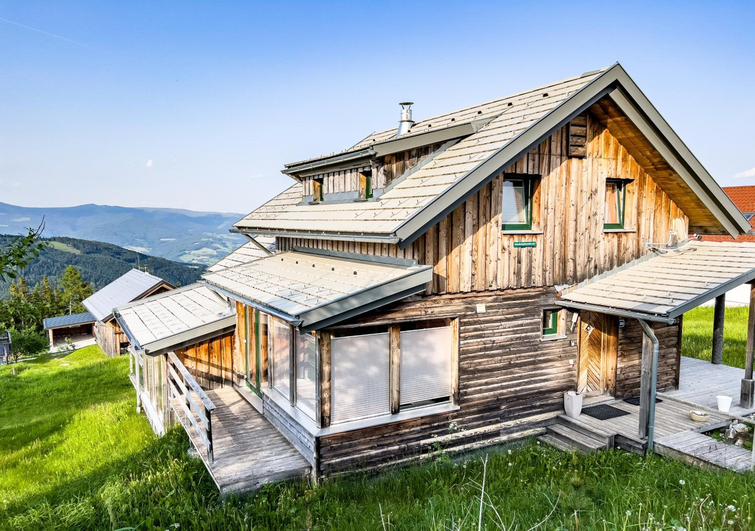 1A Chalet '4 Jahreszeiten' Ski fahren und Jacuzzi mit Aussicht!
