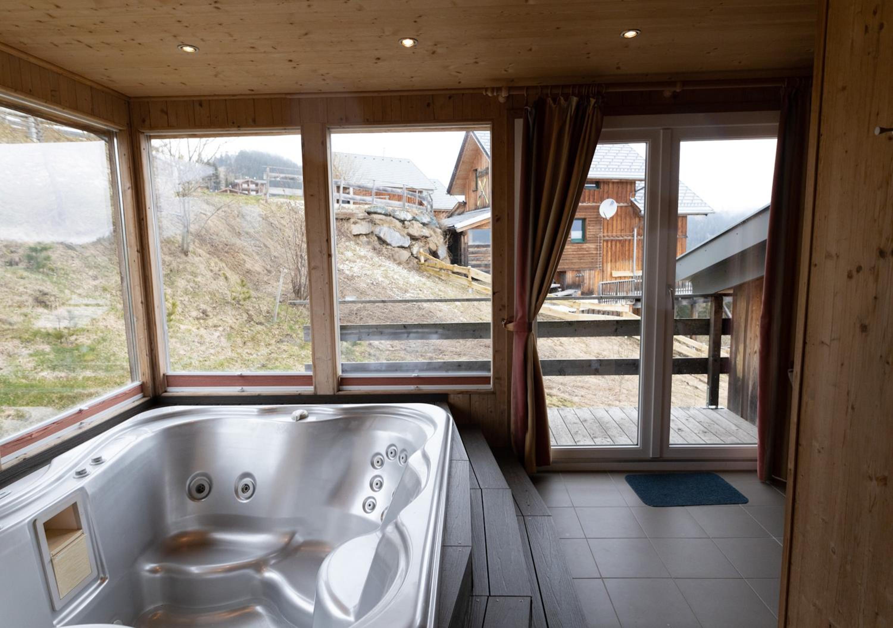 1A Chalet '4 Jahreszeiten' Ski fahren und Jacuzzi mit Aussicht!