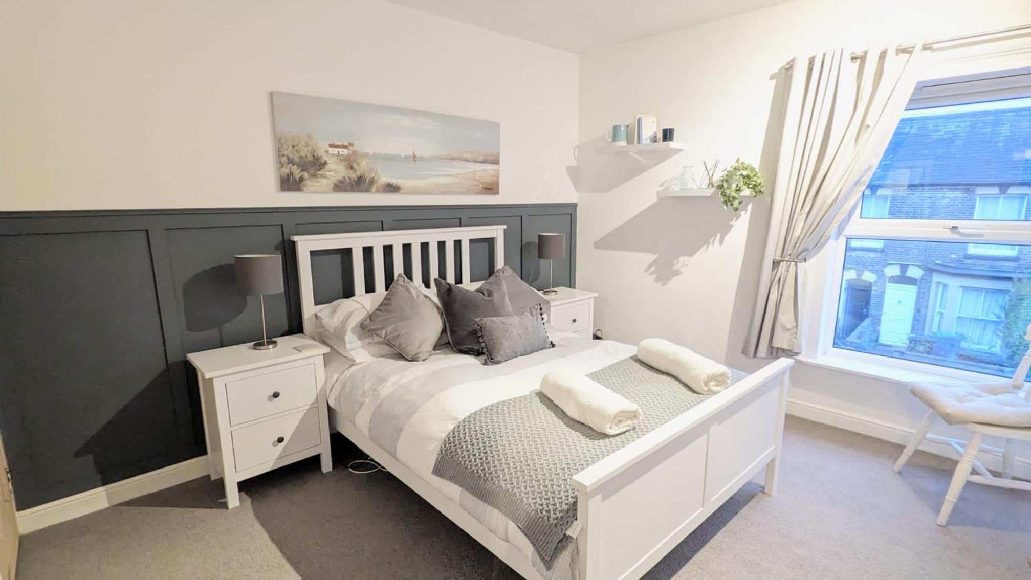 Stunning Victorian Terrace in the Golden Triangle view 2