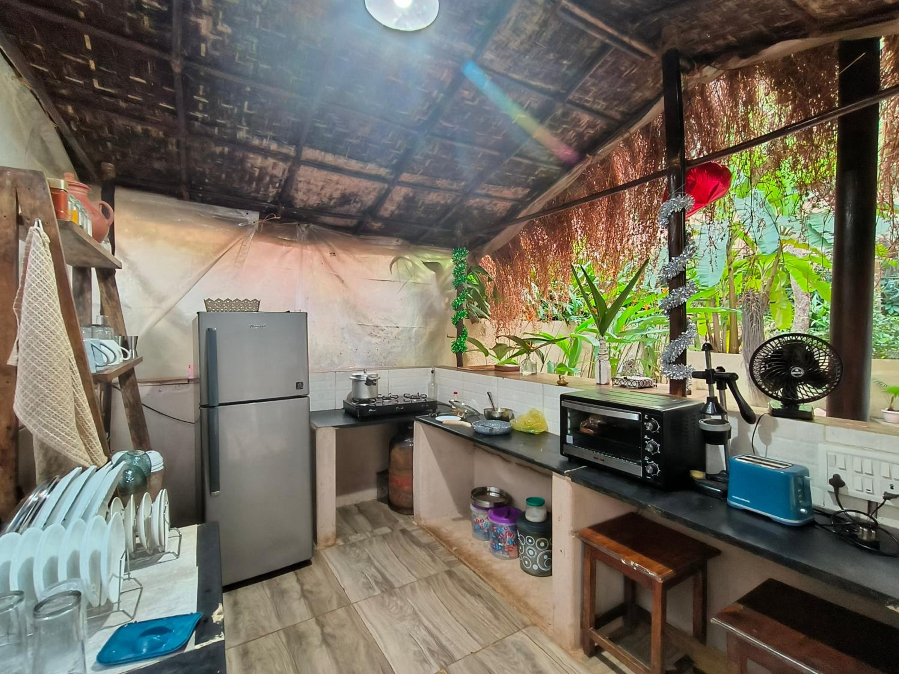 Standalone "Greek" Jungle House, walking distance to Thalassa and Boiler Maker view 3