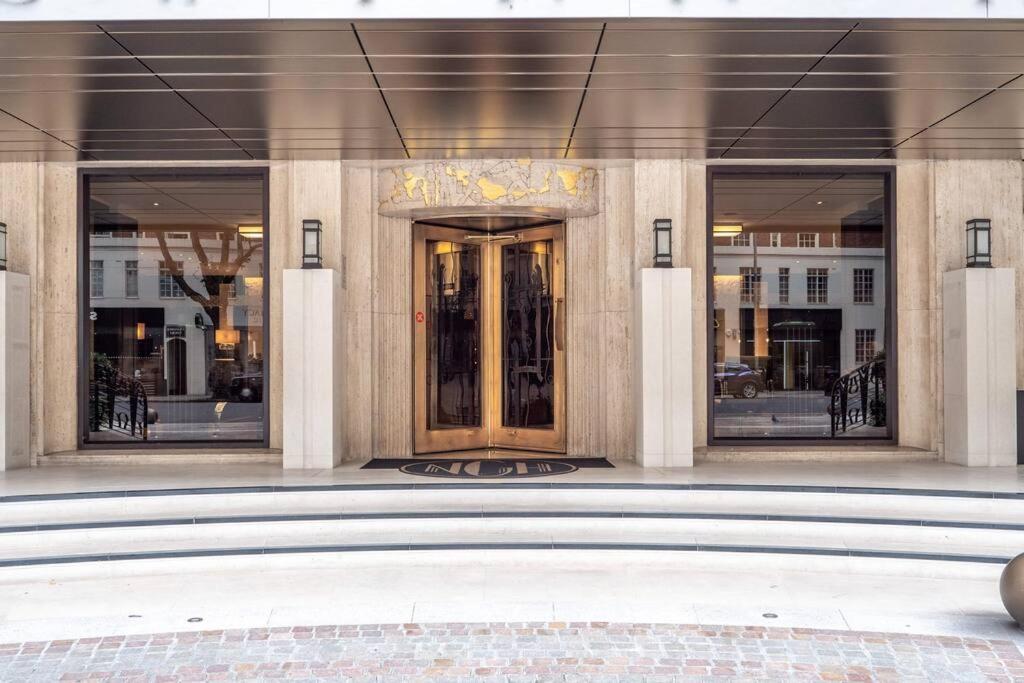 Art deco 1BR apartment in popular Chelsea area